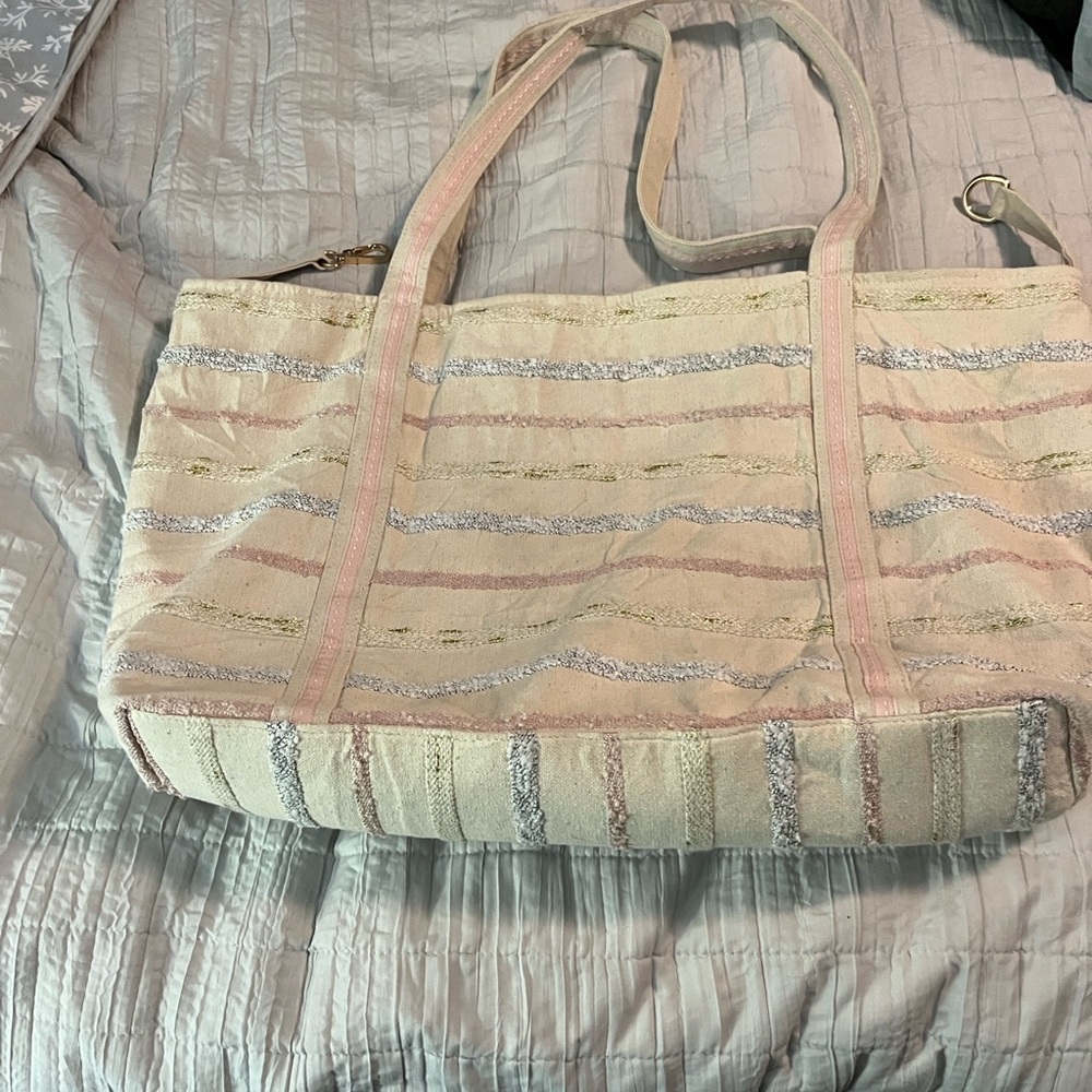 Chic Geometric Tote in Beige and Coral - Picture 7 of 10